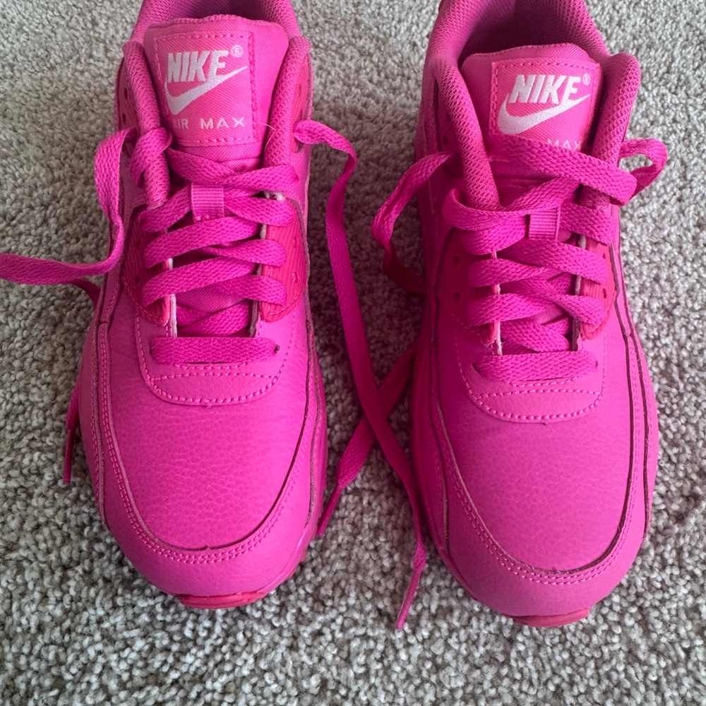 Nike Air Max Fuchsia Sneakers
